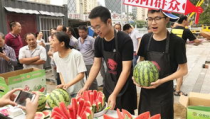 朝阳区的吃瓜群众,街头巷尾的市井百态