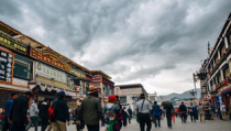 西藏拉萨八卦街网红地点,网红打卡地背后的藏地风情与文化之旅
